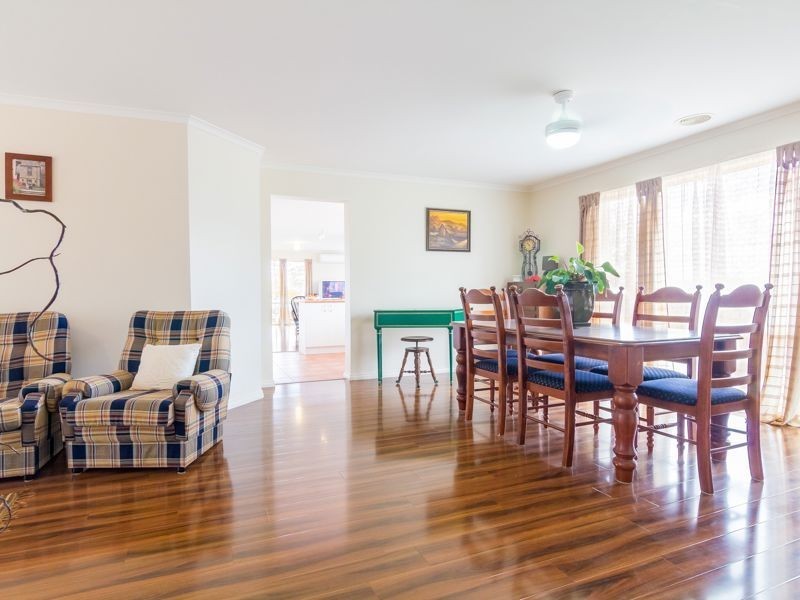 17 Janine Court, Drouin VIC 3818