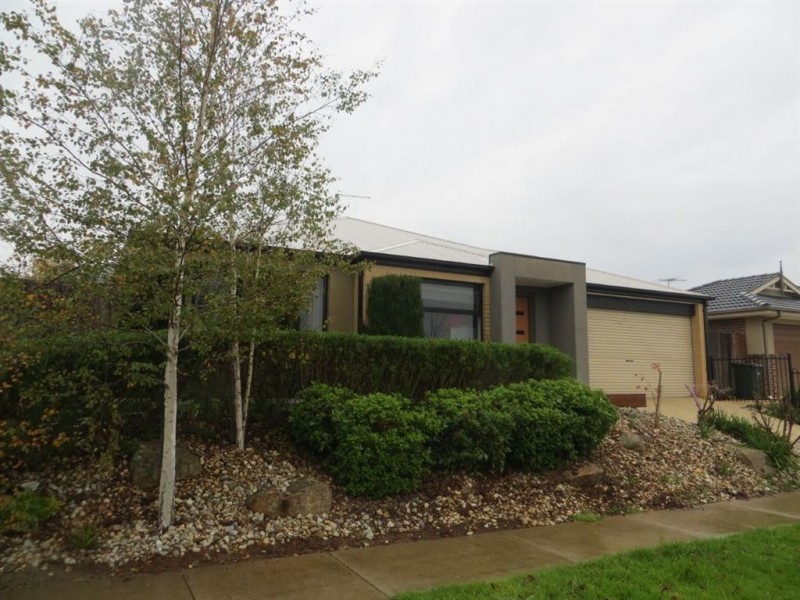 5 Rivendale Crescent, Drouin VIC 3818