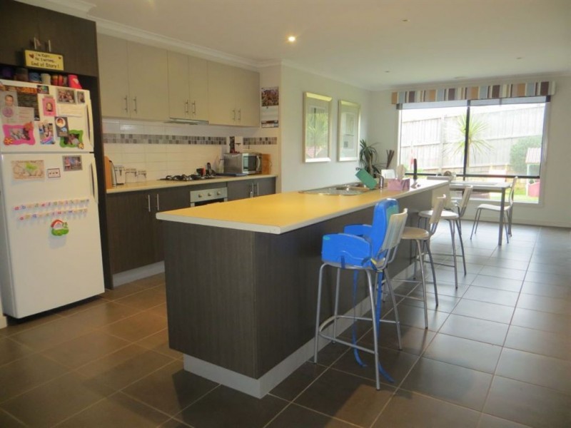 5 Rivendale Crescent, Drouin VIC 3818