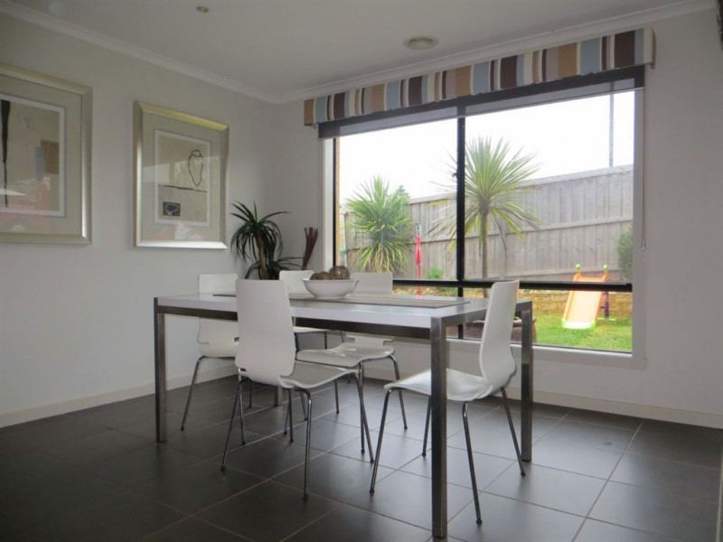 5 Rivendale Crescent, Drouin VIC 3818