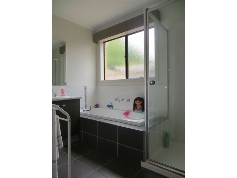 5 Rivendale Crescent, Drouin VIC 3818