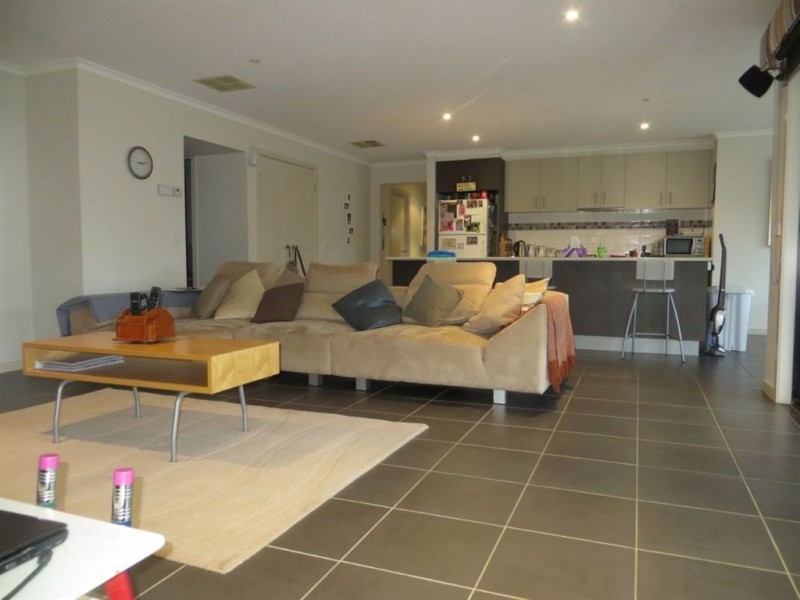 5 Rivendale Crescent, Drouin VIC 3818