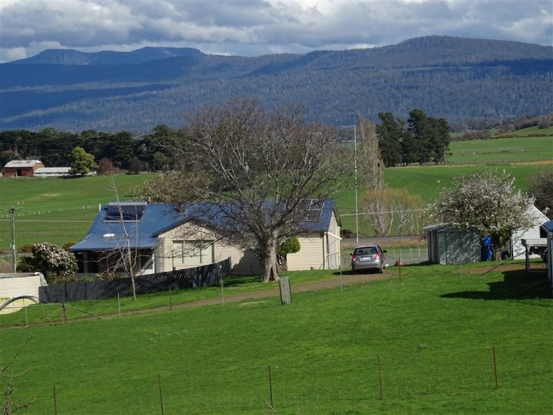 100 Deviation Road, Westbury TAS 7303
