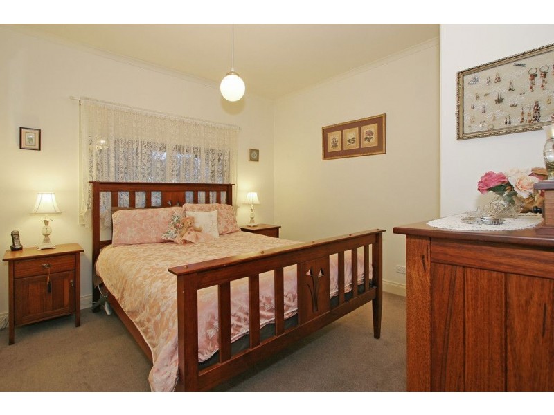 16 View Street, Croydon VIC 3136