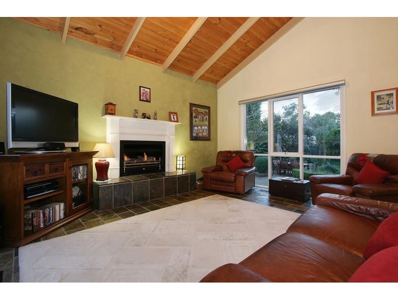 8 Gleneagles Court, Croydon VIC 3136