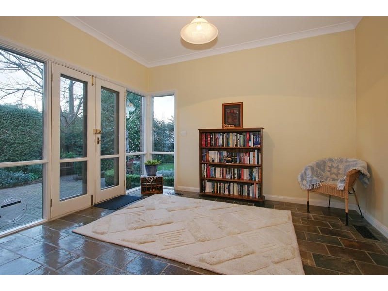 8 Gleneagles Court, Croydon VIC 3136