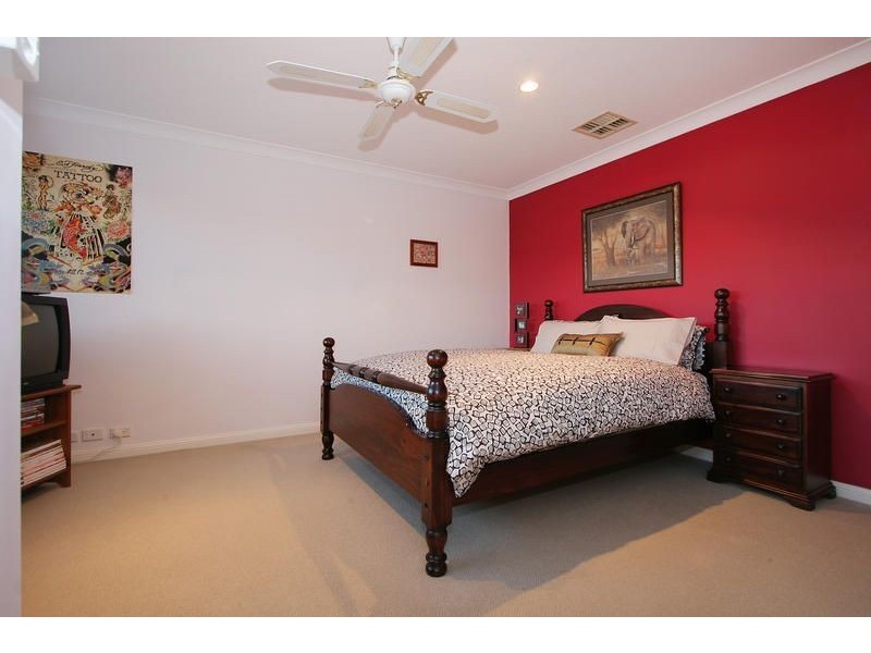 8 Gleneagles Court, Croydon VIC 3136