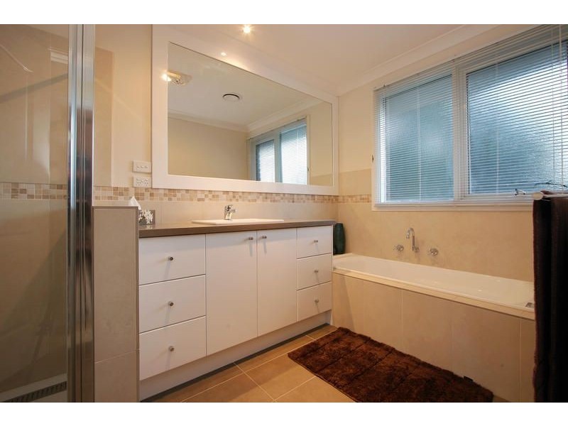 8 Gleneagles Court, Croydon VIC 3136