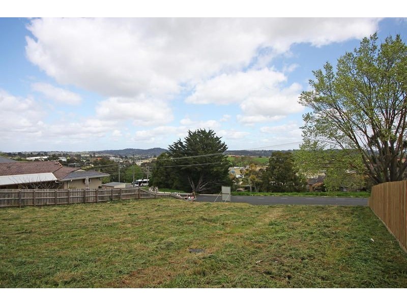 18 Edward Road, Chirnside Park VIC 3116