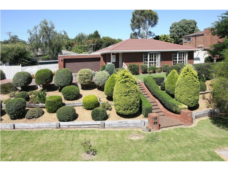 34-36 Lakeside Crescent, Croydon Hills VIC 3136
