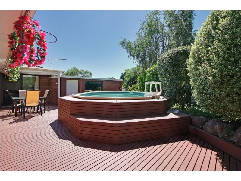 34-36 Lakeside Crescent, Croydon Hills VIC 3136