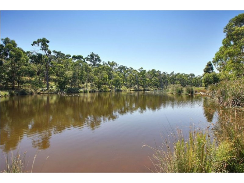 34-36 Lakeside Crescent, Croydon Hills VIC 3136