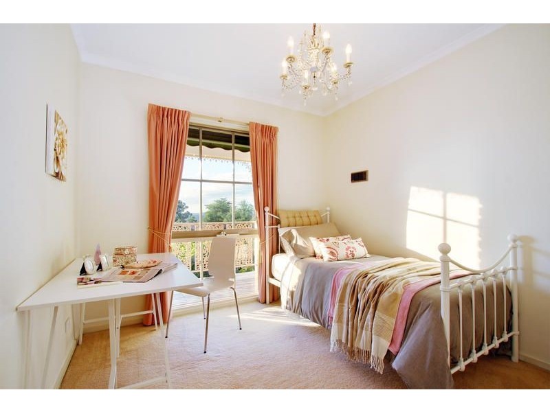 2 Drummer Hill Lane, Mooroolbark VIC 3138