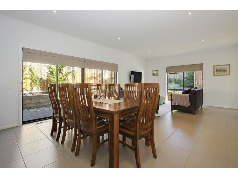 2/57 Bayswater Road, Croydon VIC 3136