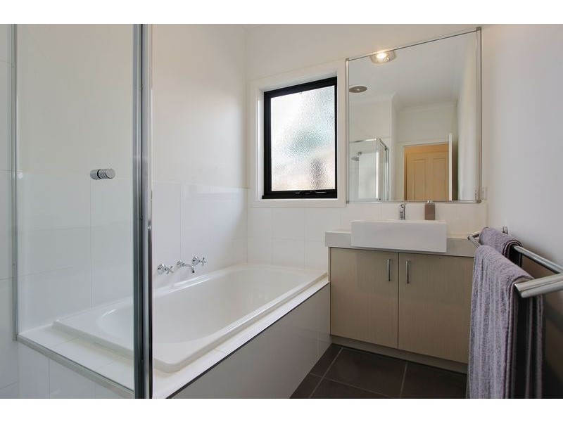 2/57 Bayswater Road, Croydon VIC 3136