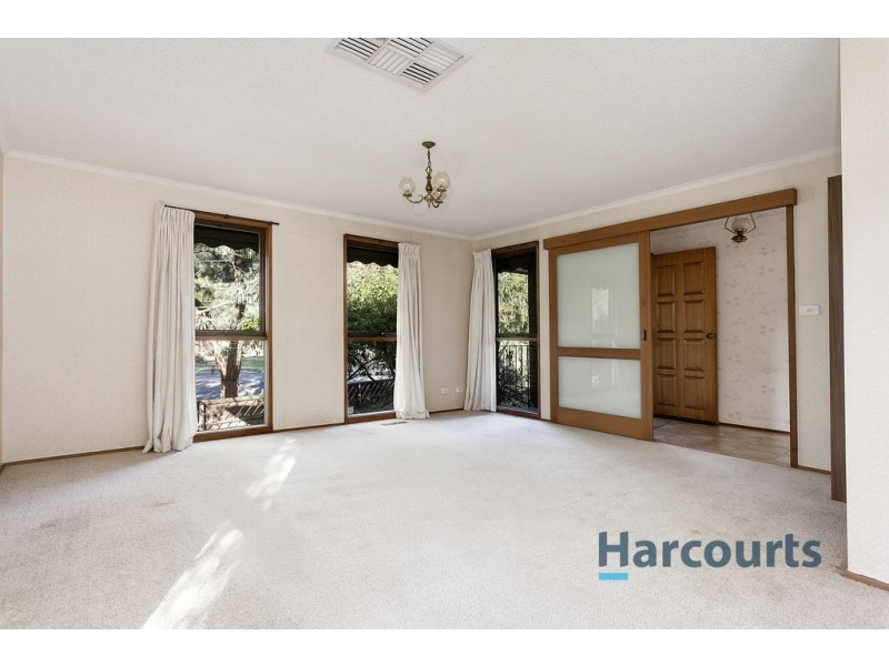 10 Alamein Avenue, Croydon VIC 3136