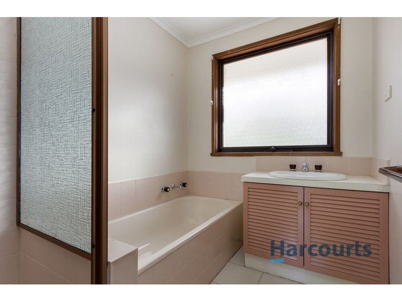 10 Alamein Avenue, Croydon VIC 3136