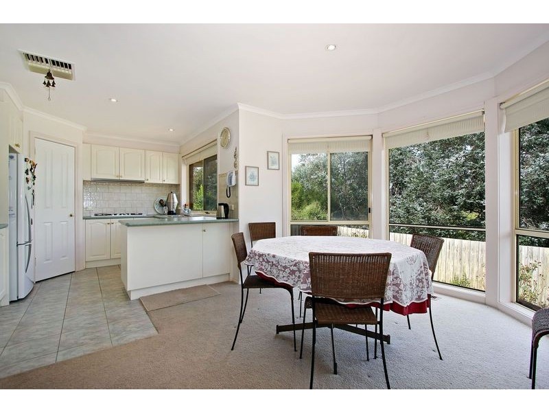 27 Meadowbank Avenue, Chirnside Park VIC 3116