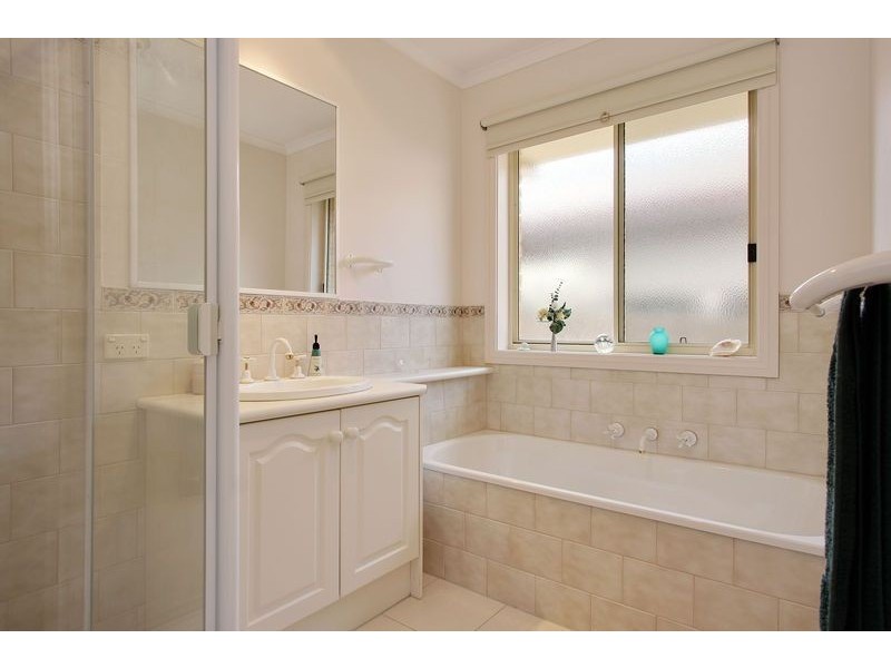 27 Meadowbank Avenue, Chirnside Park VIC 3116