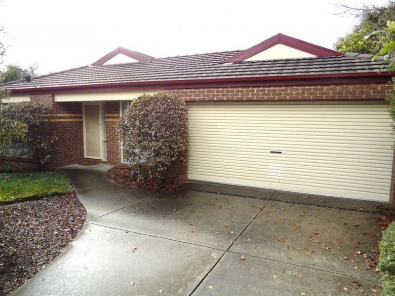 1/8 Highland Avenue, Croydon VIC 3136