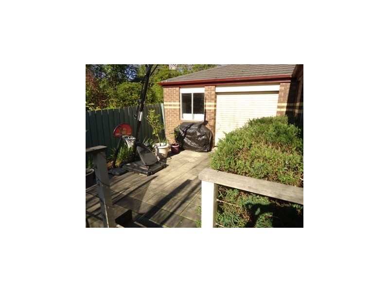 1/8 Highland Avenue, Croydon VIC 3136