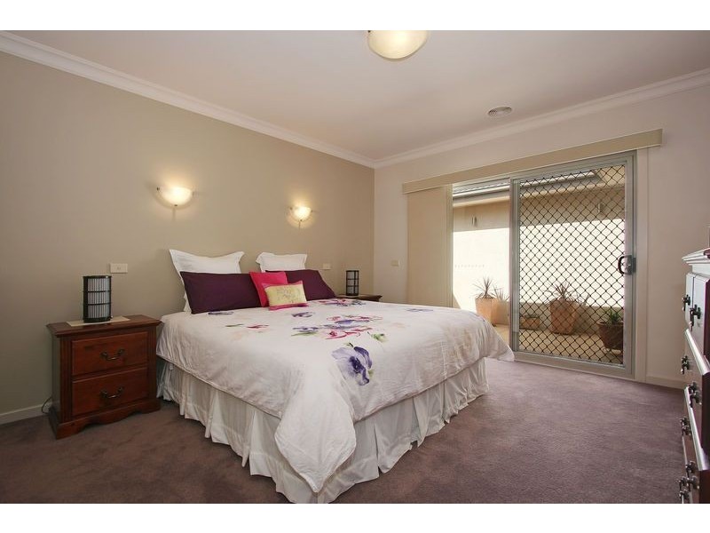 18C Malinda Way, Croydon South VIC 3136
