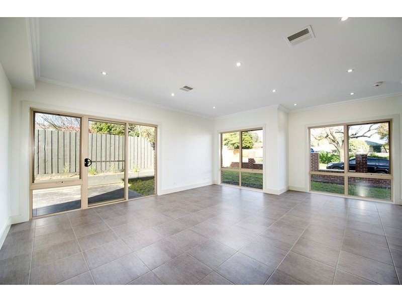 1/4 Haig Street, Croydon VIC 3136