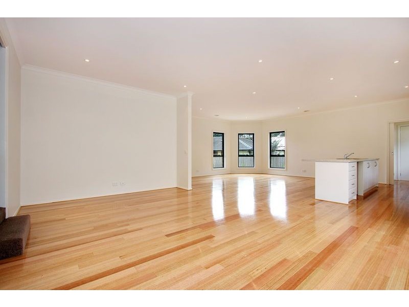 2/9 Nola Court, Croydon VIC 3136
