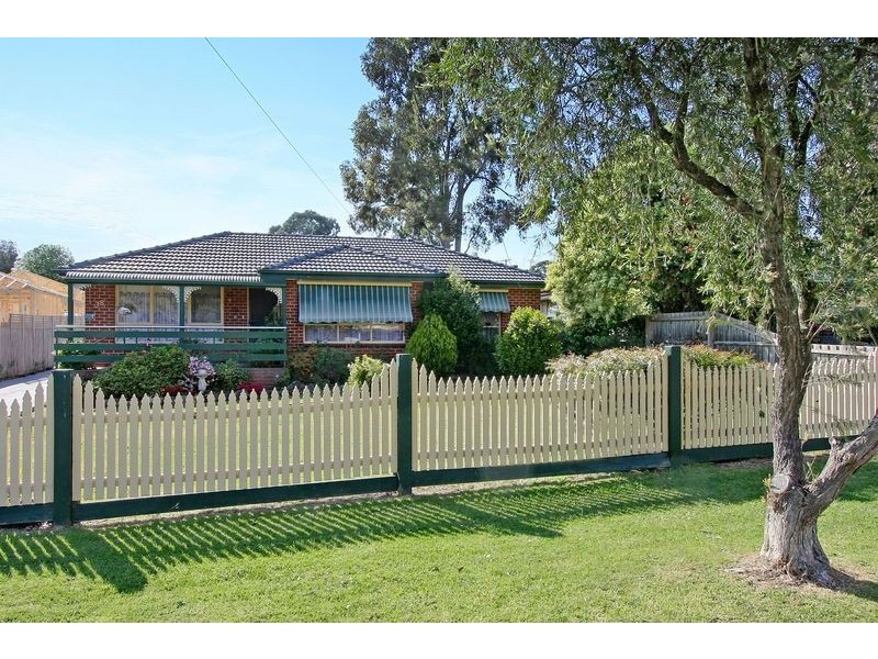 38 Zina Grove, Mooroolbark VIC 3138