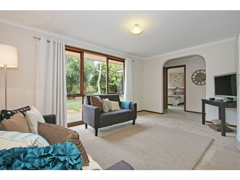 11 Mountain Heath Walk, Croydon South VIC 3136