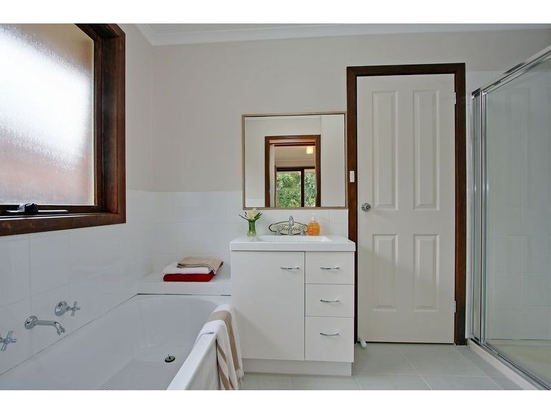 11 Mountain Heath Walk, Croydon South VIC 3136