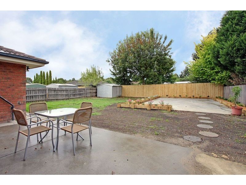 11 Mountain Heath Walk, Croydon South VIC 3136