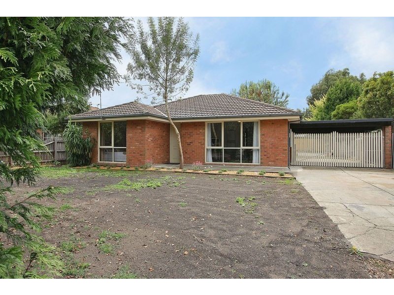 11 Mountain Heath Walk, Croydon South VIC 3136