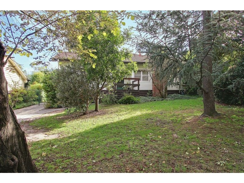 7 Moore Avenue, Croydon VIC 3136