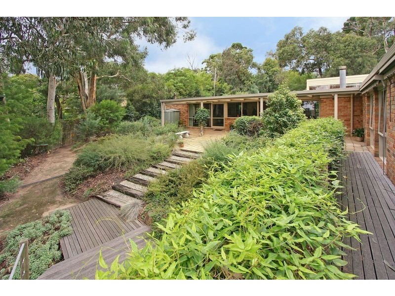 6 Mountain Drive, Mooroolbark VIC 3138