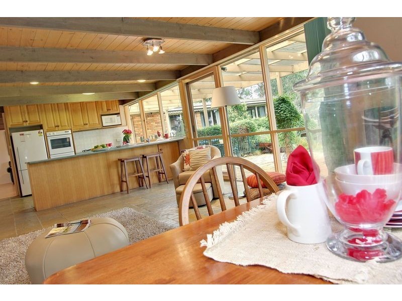 6 Mountain Drive, Mooroolbark VIC 3138