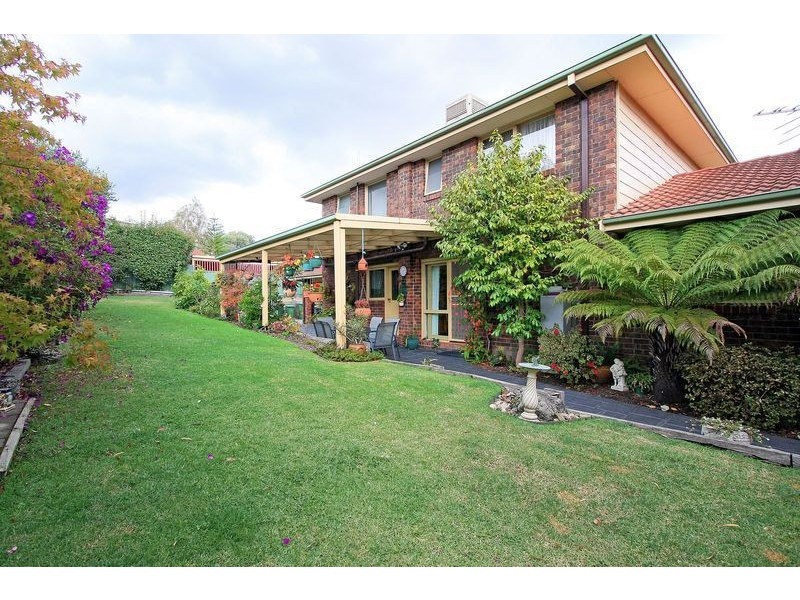 8 James Milne Drive, Croydon North VIC 3136
