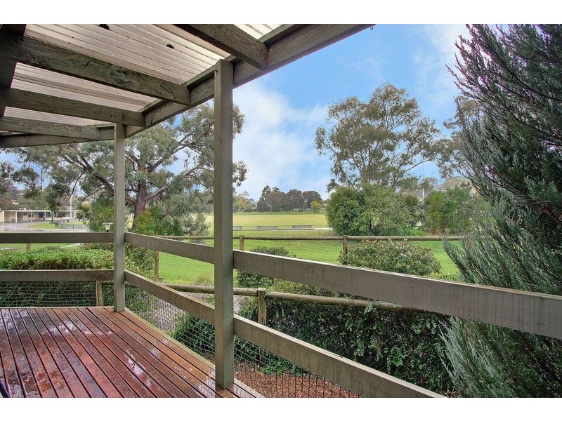 4 Milton Court, Mooroolbark VIC 3138