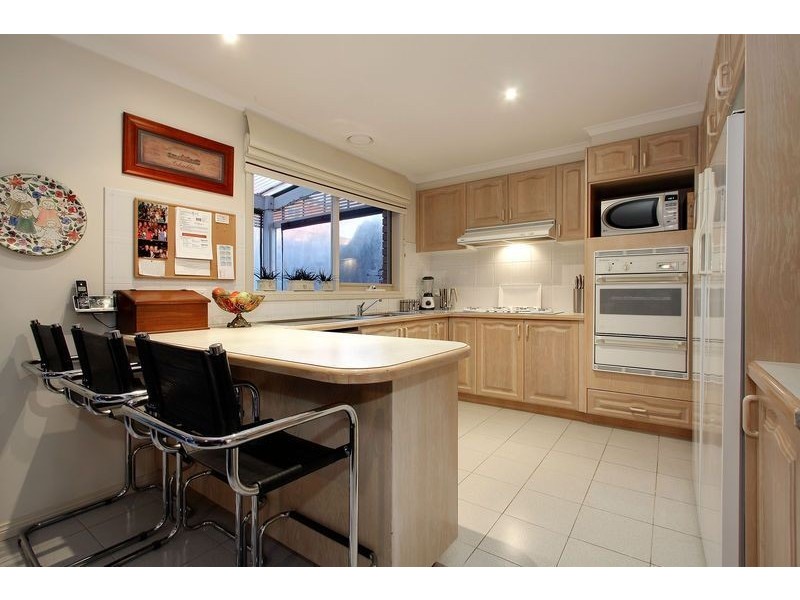 6 Gill Place, Mooroolbark VIC 3138