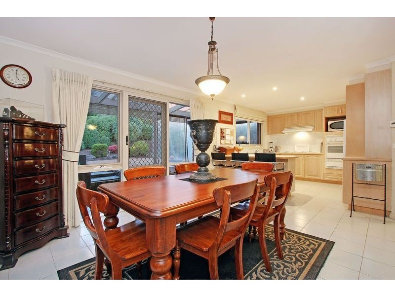 6 Gill Place, Mooroolbark VIC 3138