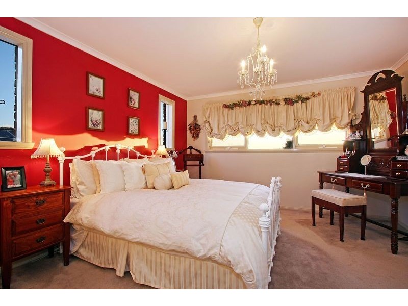 6 Gill Place, Mooroolbark VIC 3138