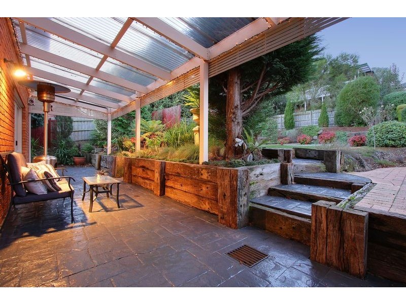 6 Gill Place, Mooroolbark VIC 3138