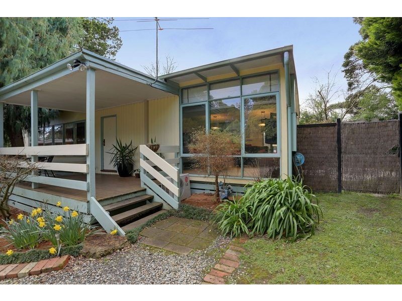 2/23 Jarvis Avenue, Croydon VIC 3136