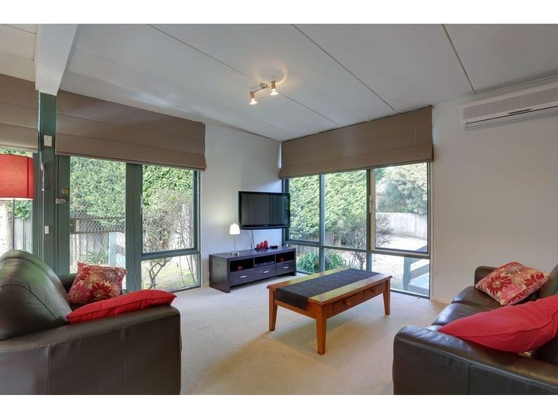 2/23 Jarvis Avenue, Croydon VIC 3136