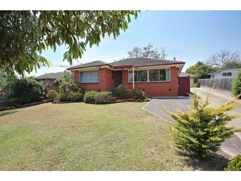 17 Yvonne Avenue, Croydon South VIC 3136