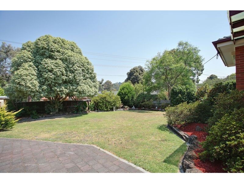 17 Yvonne Avenue, Croydon South VIC 3136