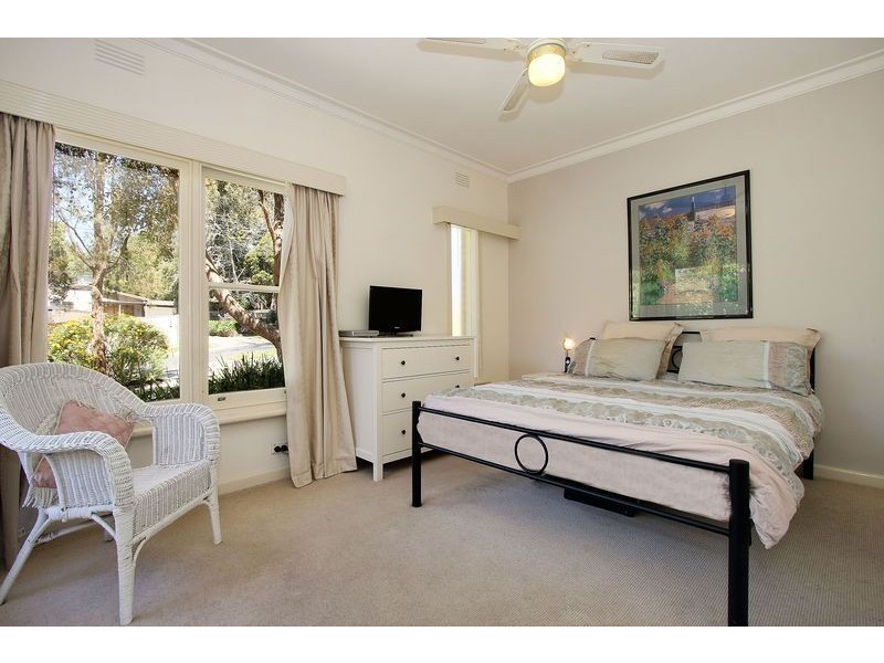 3 Douglas Parade, Croydon VIC 3136