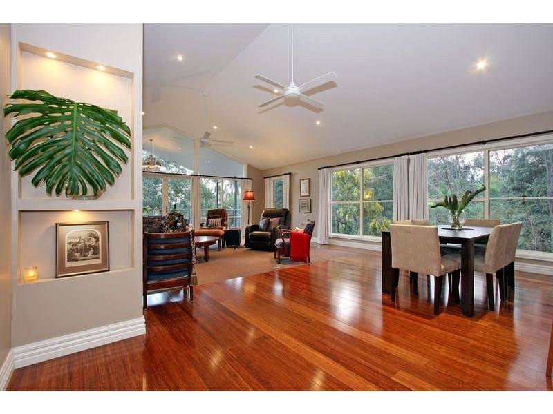 8 Mountain Drive, Mooroolbark VIC 3138