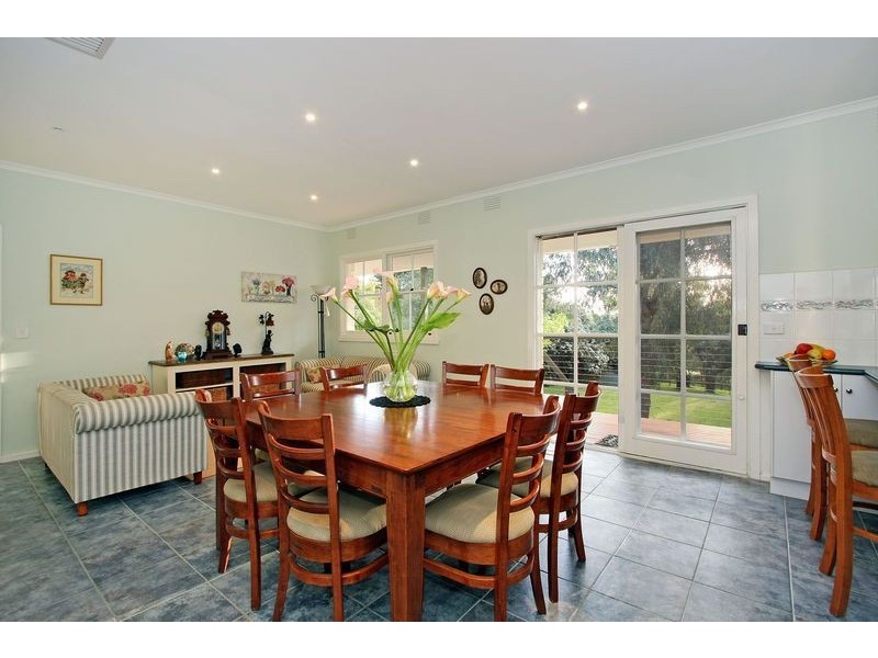 8 Mountain Drive, Mooroolbark VIC 3138