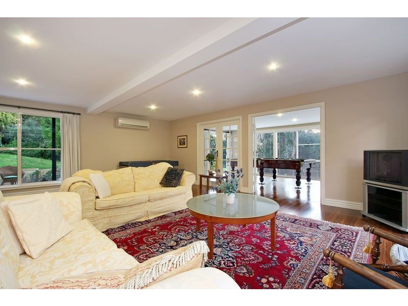 8 Mountain Drive, Mooroolbark VIC 3138